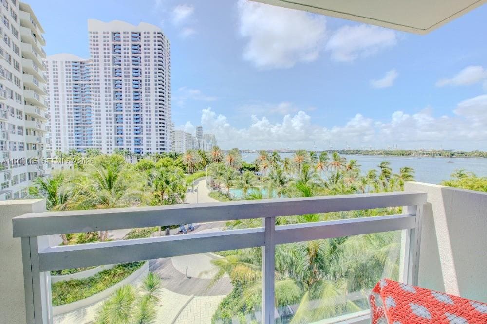 A11981085 — Miami Beach — 6