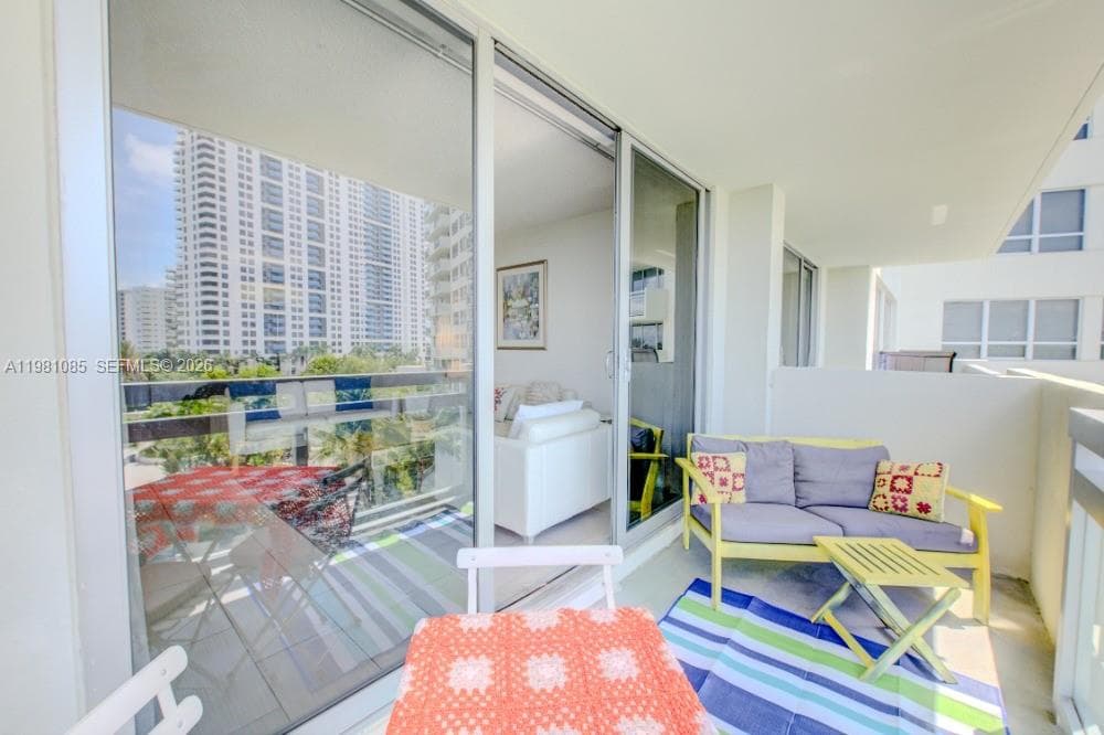 A11981085 — Miami Beach — 7