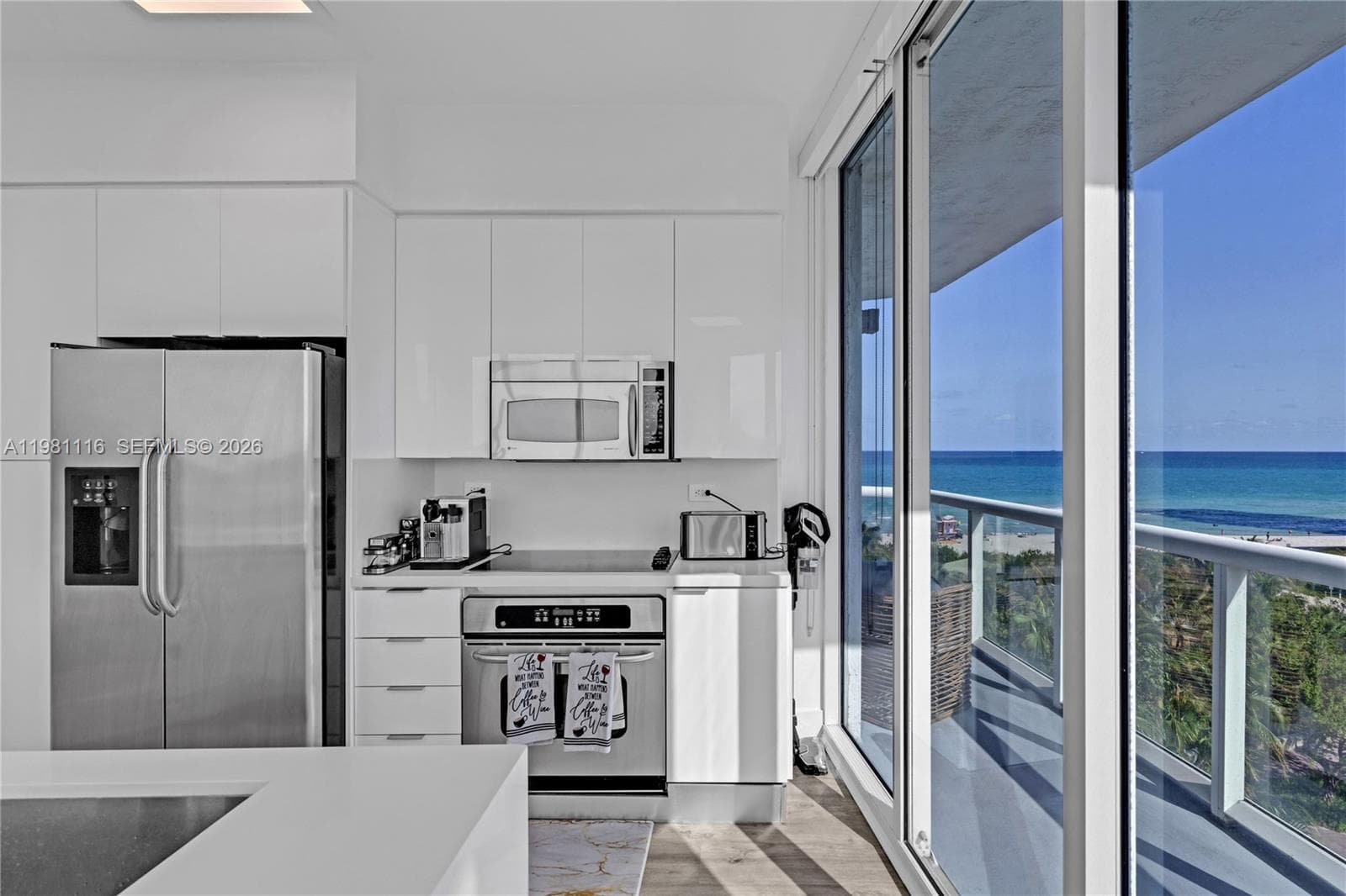 A11981116 — Miami Beach — 20