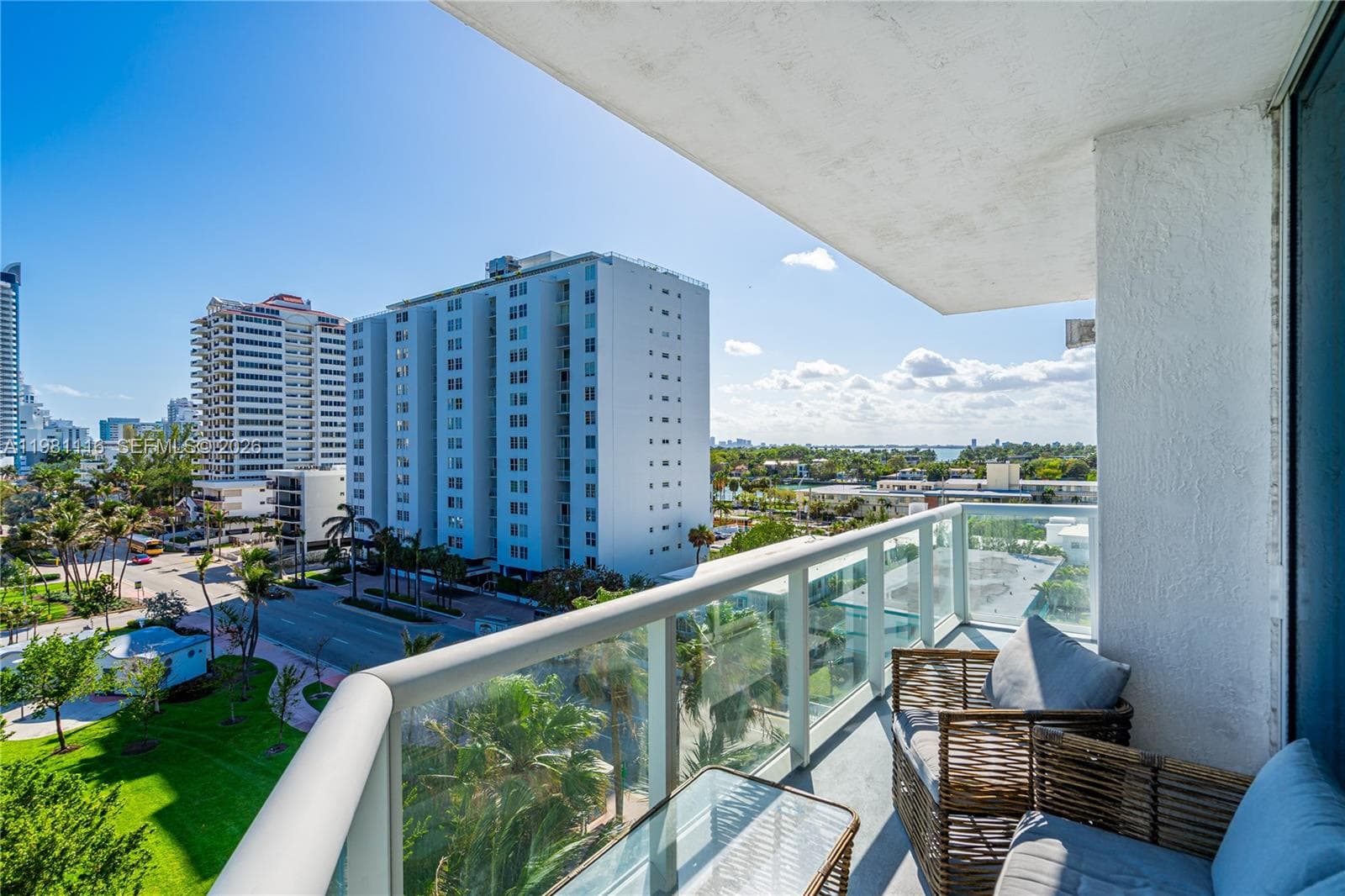 A11981116 — Miami Beach — 38