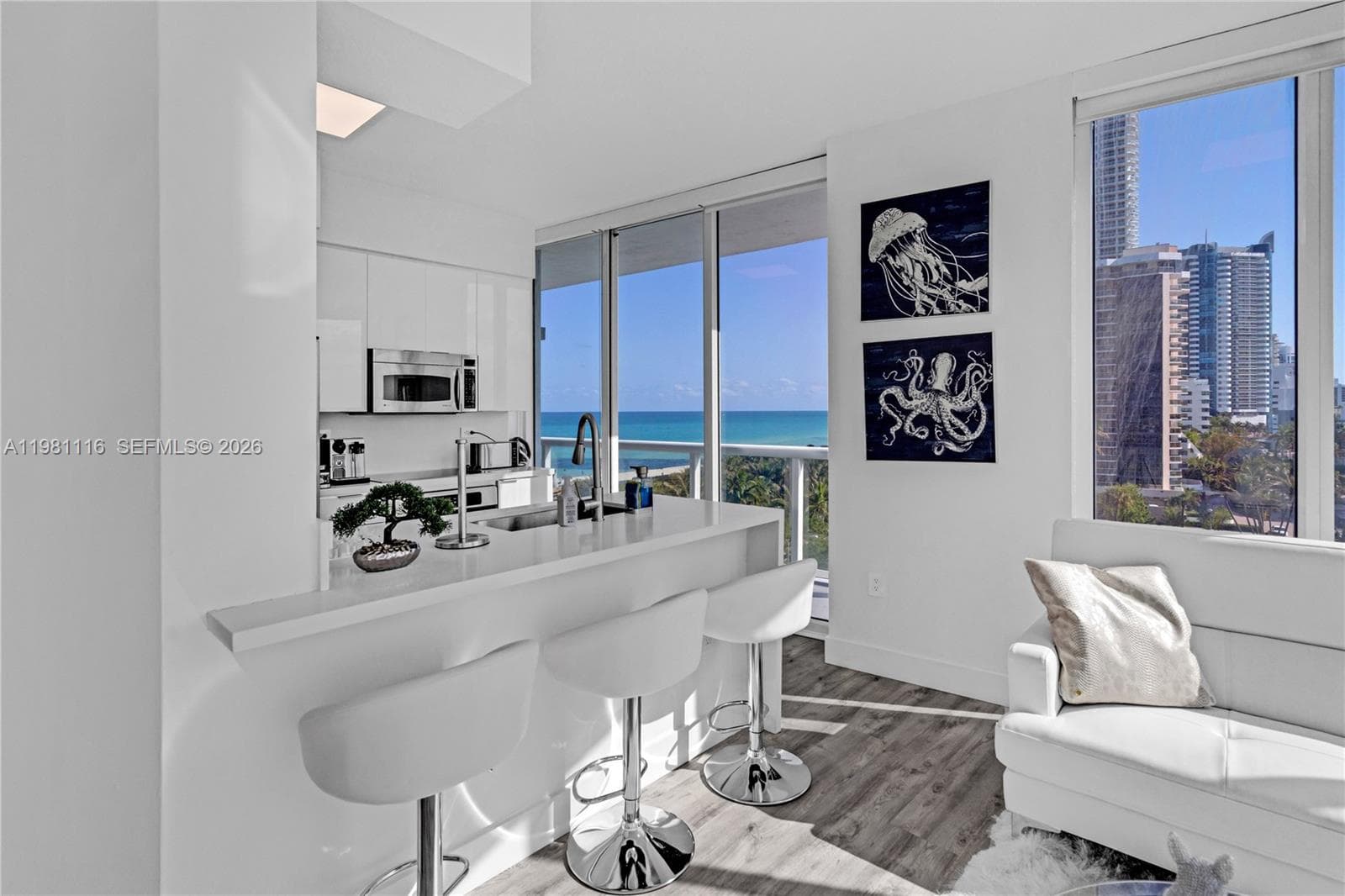 A11981116 — Miami Beach — 19