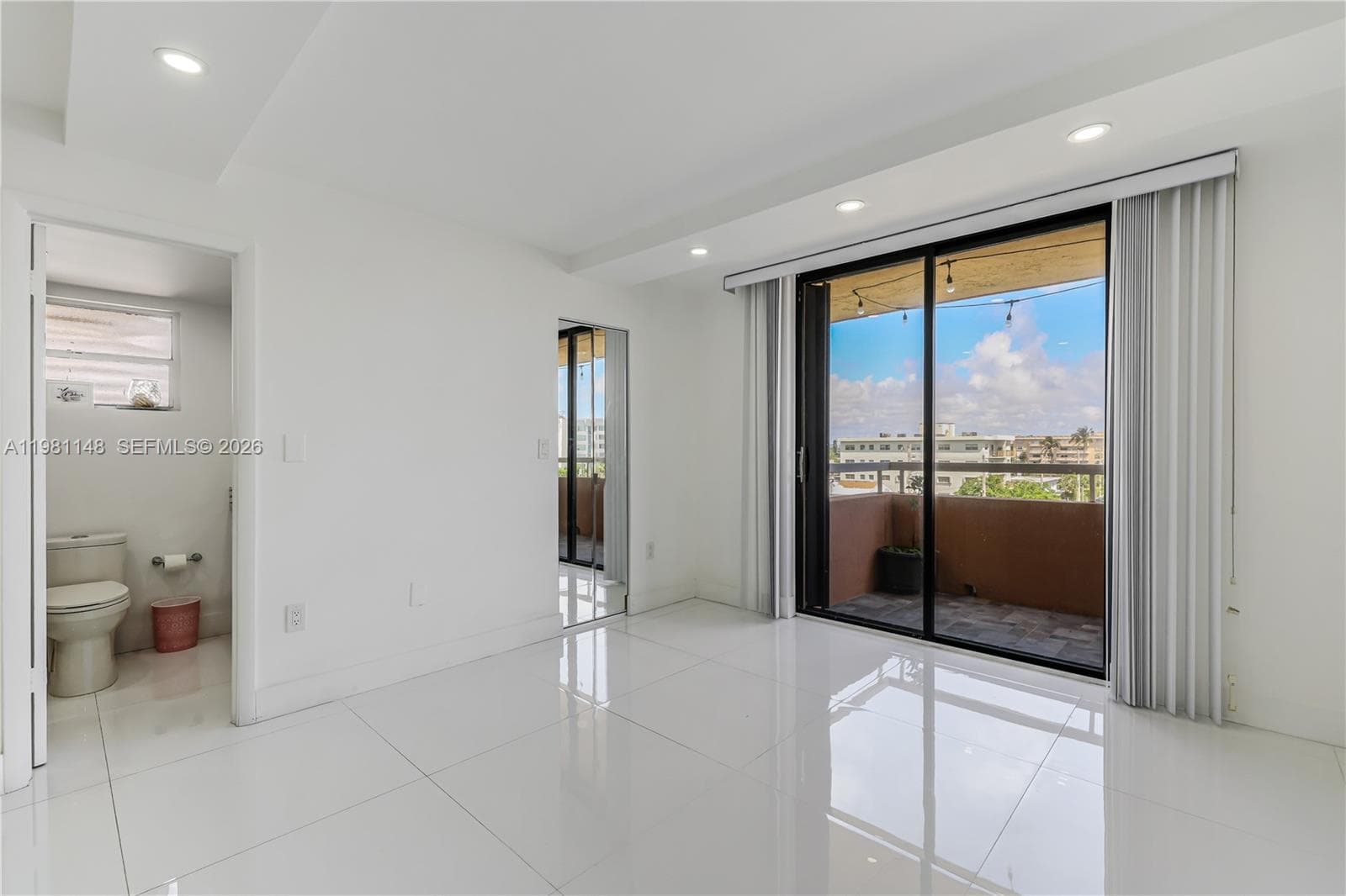 A11981148 — Miami Beach — 7