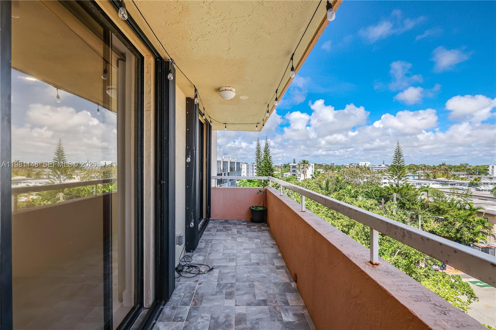 A11981148 — Miami Beach — 20