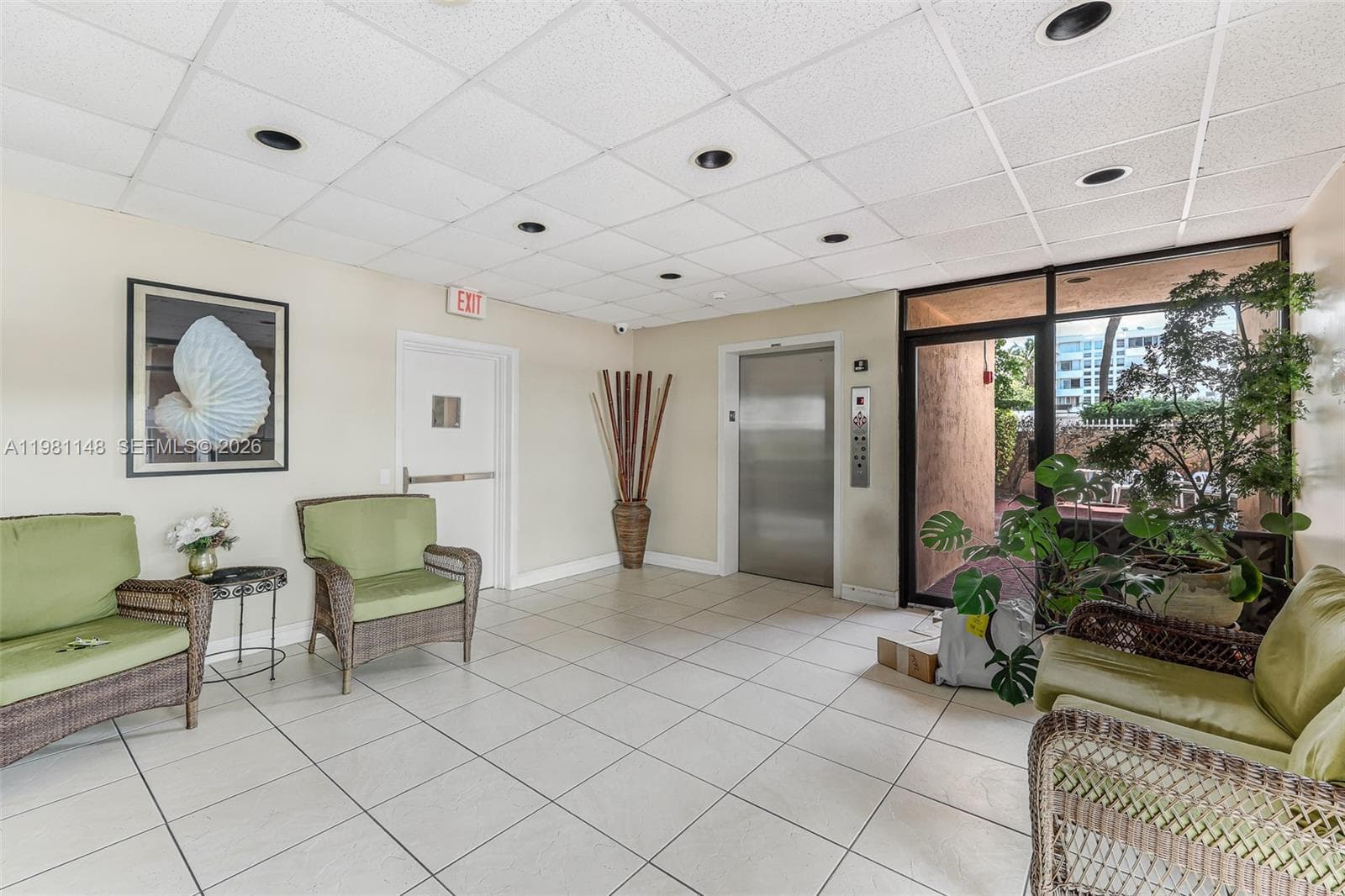 A11981148 — Miami Beach — 25