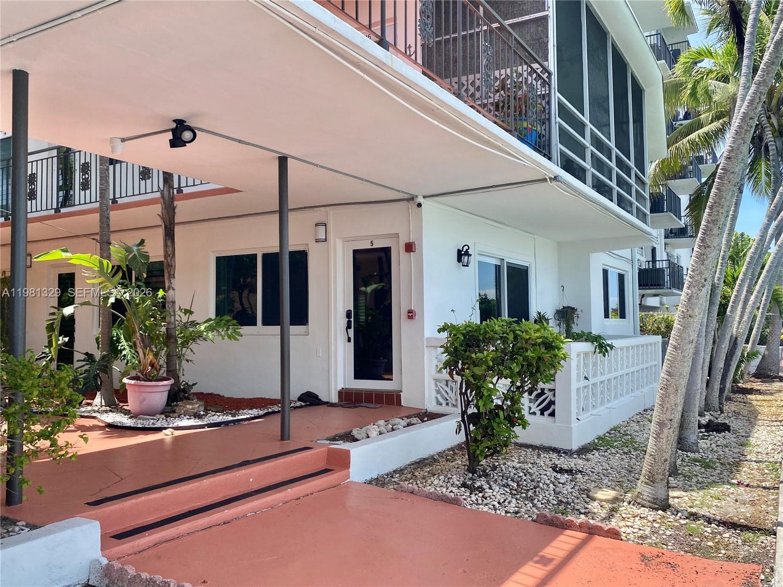 A11981329 — Miami Beach — 2