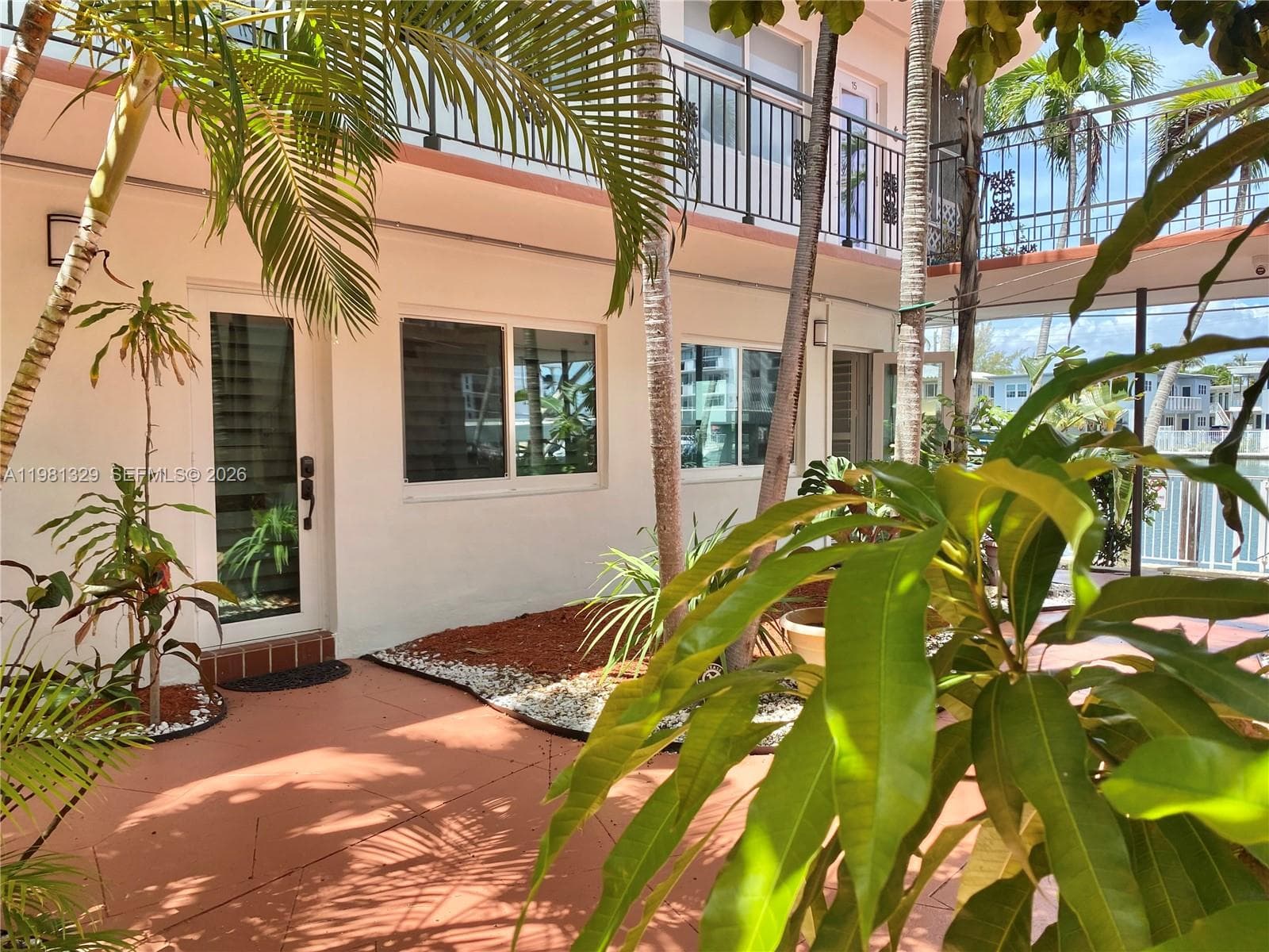 A11981329 — Miami Beach — 12