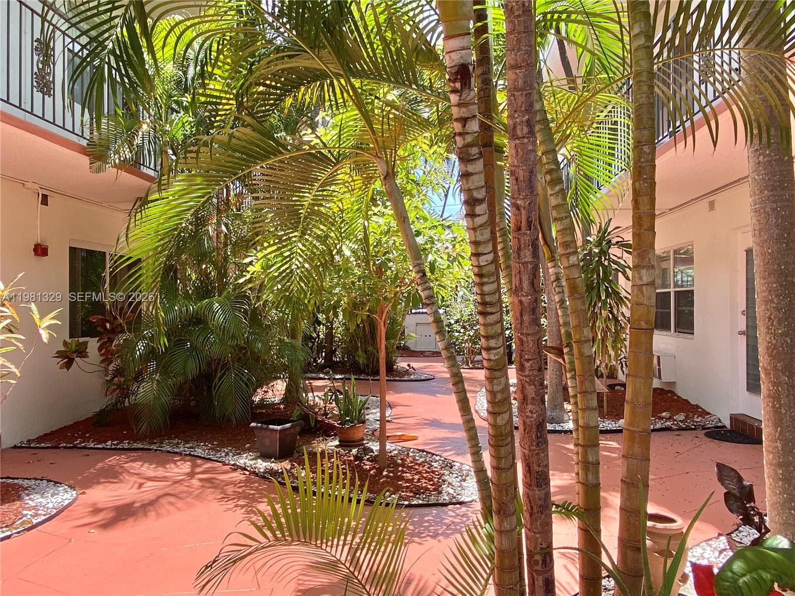 A11981329 — Miami Beach — 11