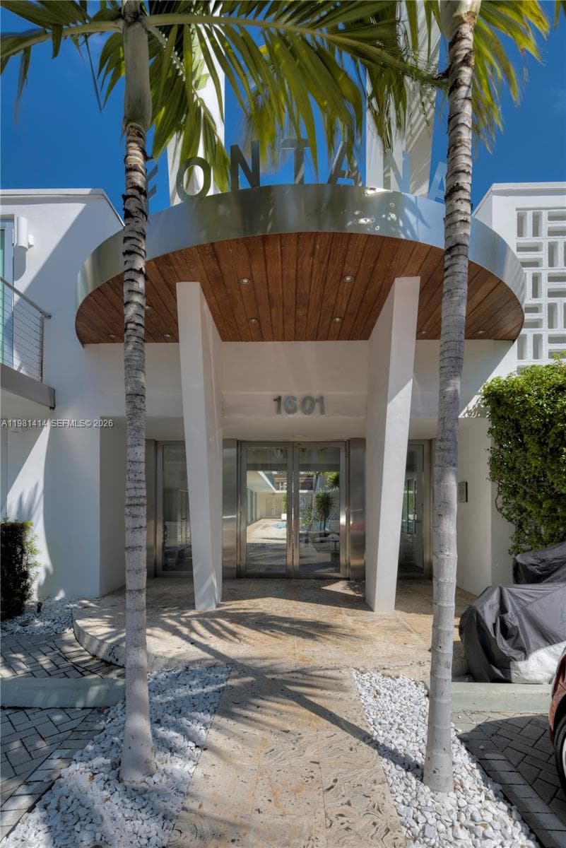 A11981414 — Miami Beach — 2