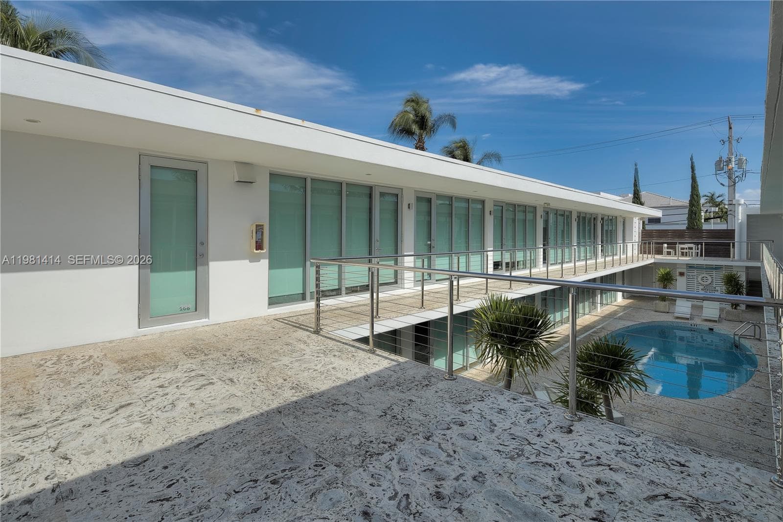 A11981414 — Miami Beach — 19