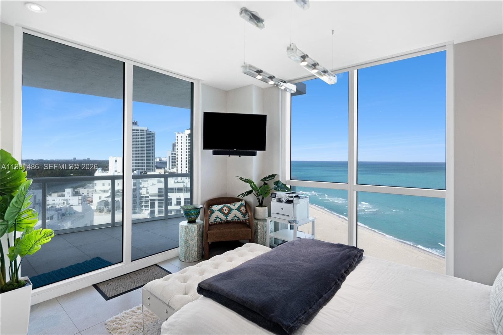 A11981486 — Miami Beach — 10