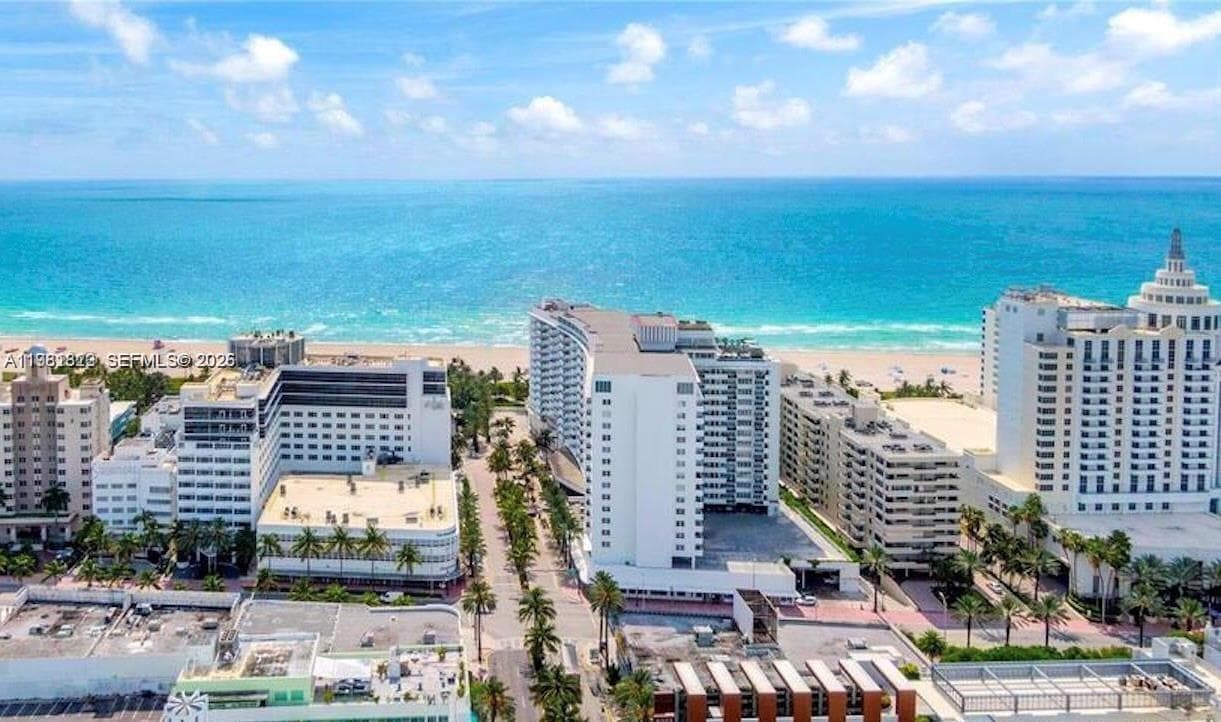 A11981822 — Miami Beach — 38