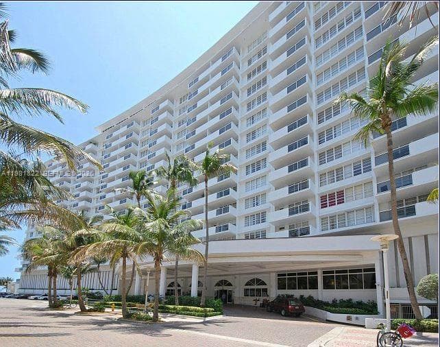 A11981822 — Miami Beach — 39