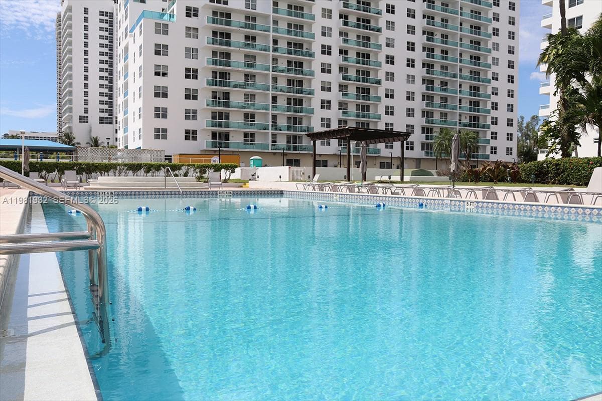 A11981932 — Miami Beach — 12