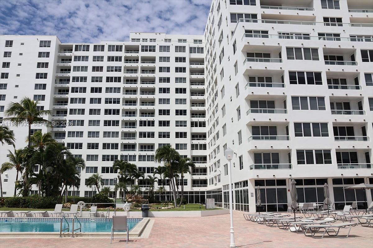 A11981932 — Miami Beach — 11