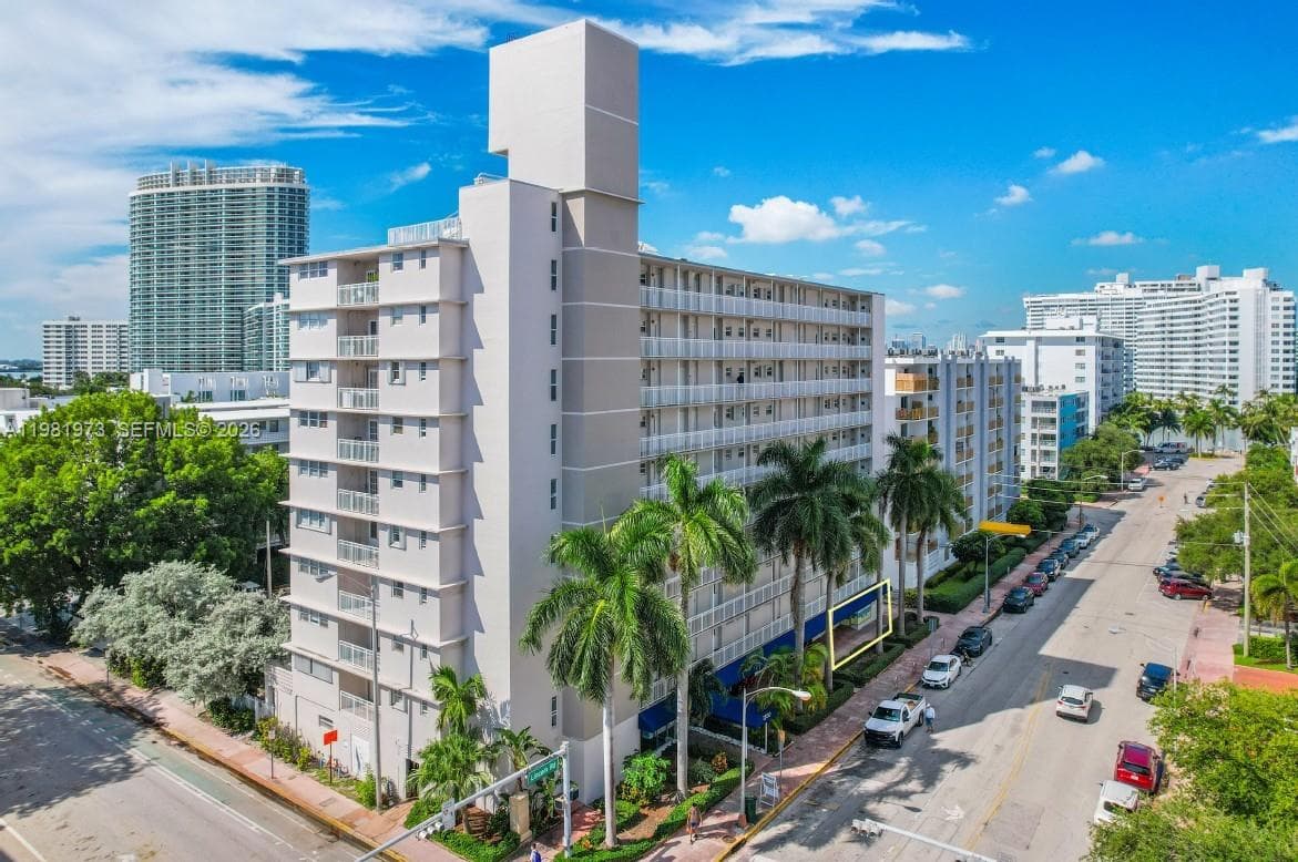 A11981973 — Miami Beach