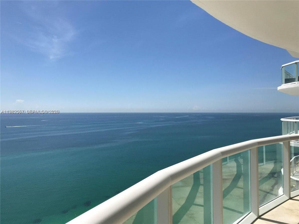 A11982067 — Miami Beach