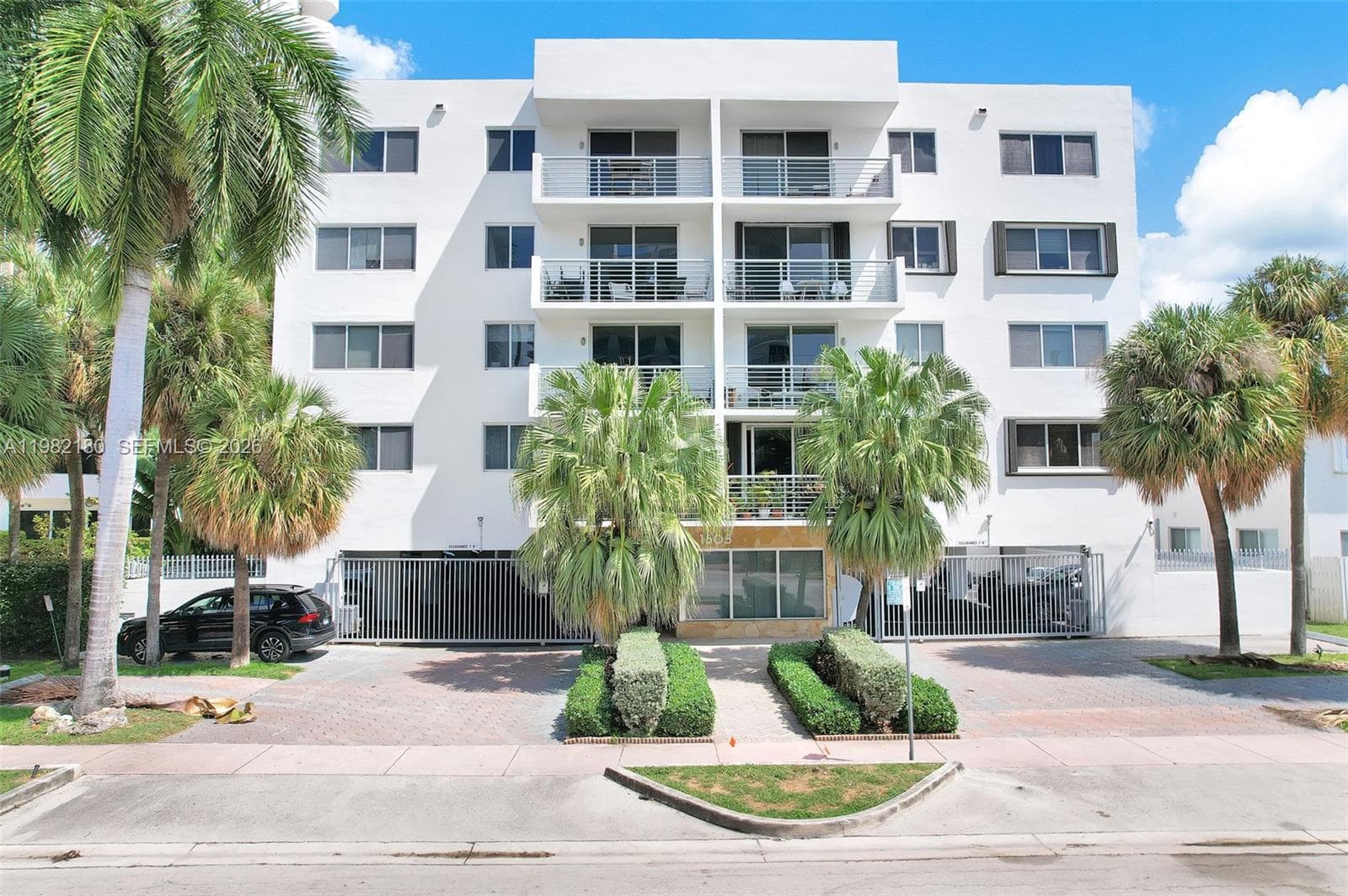 A11982180 — Miami Beach — 32