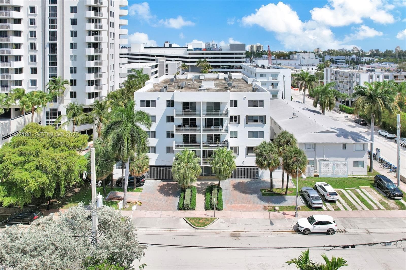 A11982180 — Miami Beach — 33
