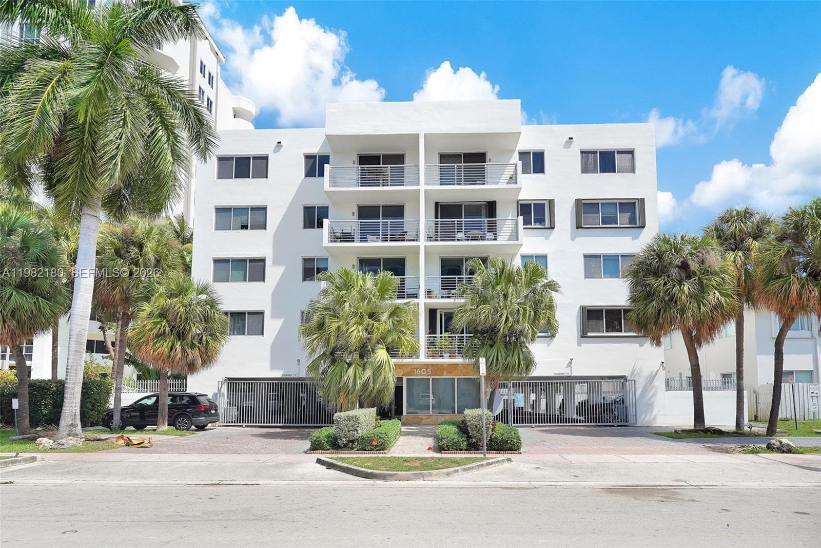 A11982180 — Miami Beach — 44