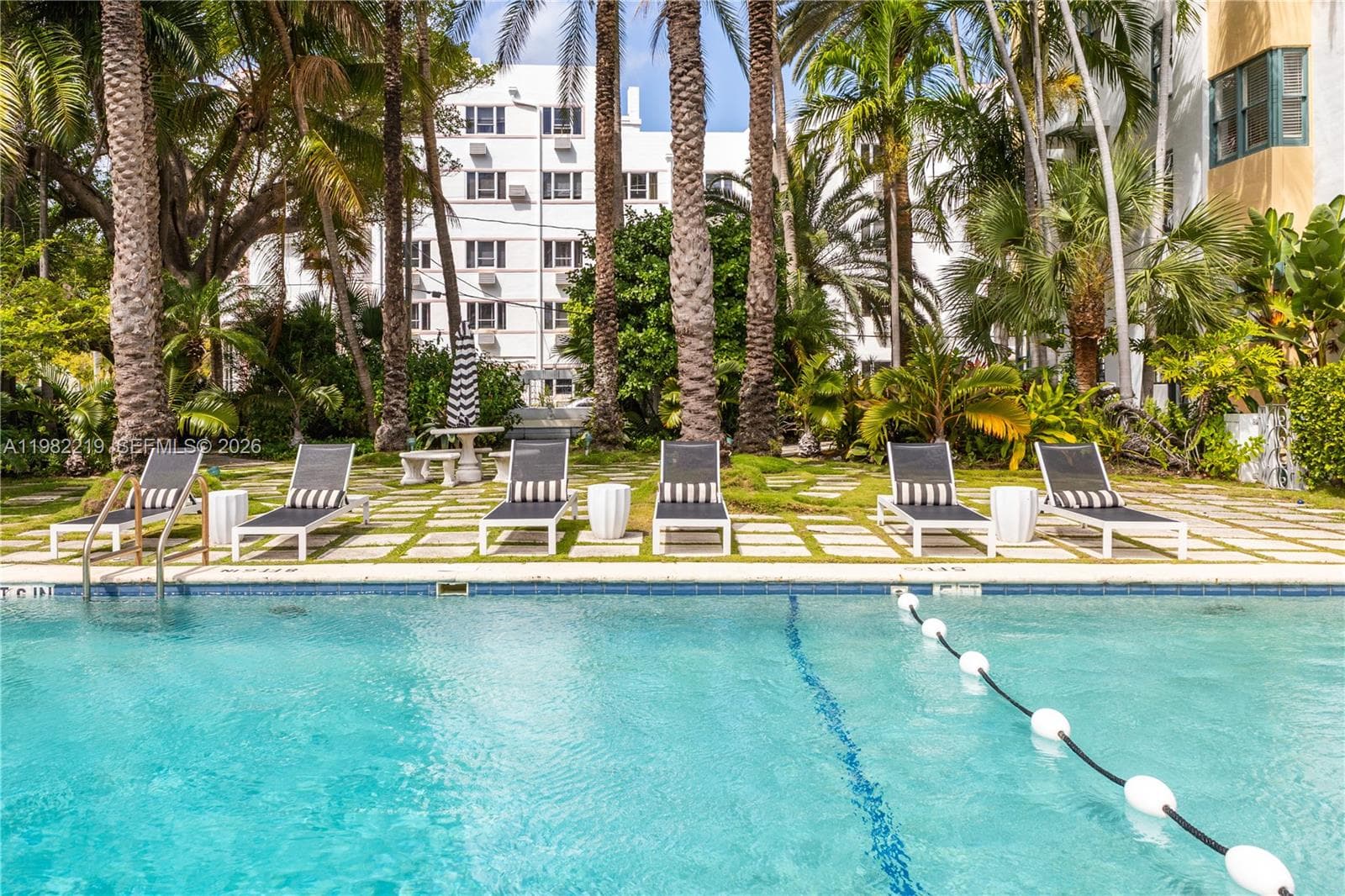 A11982219 — Miami Beach — 26