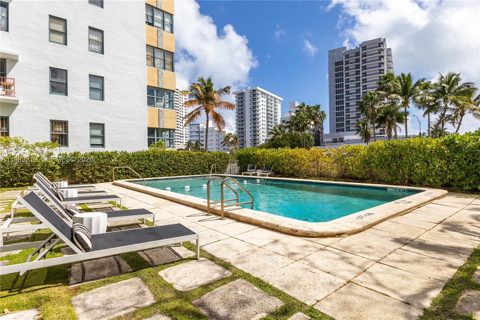 A11982219 — Miami Beach — 22