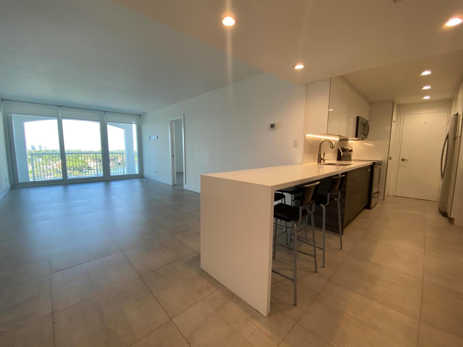 B26001206 — Miami Beach — 7