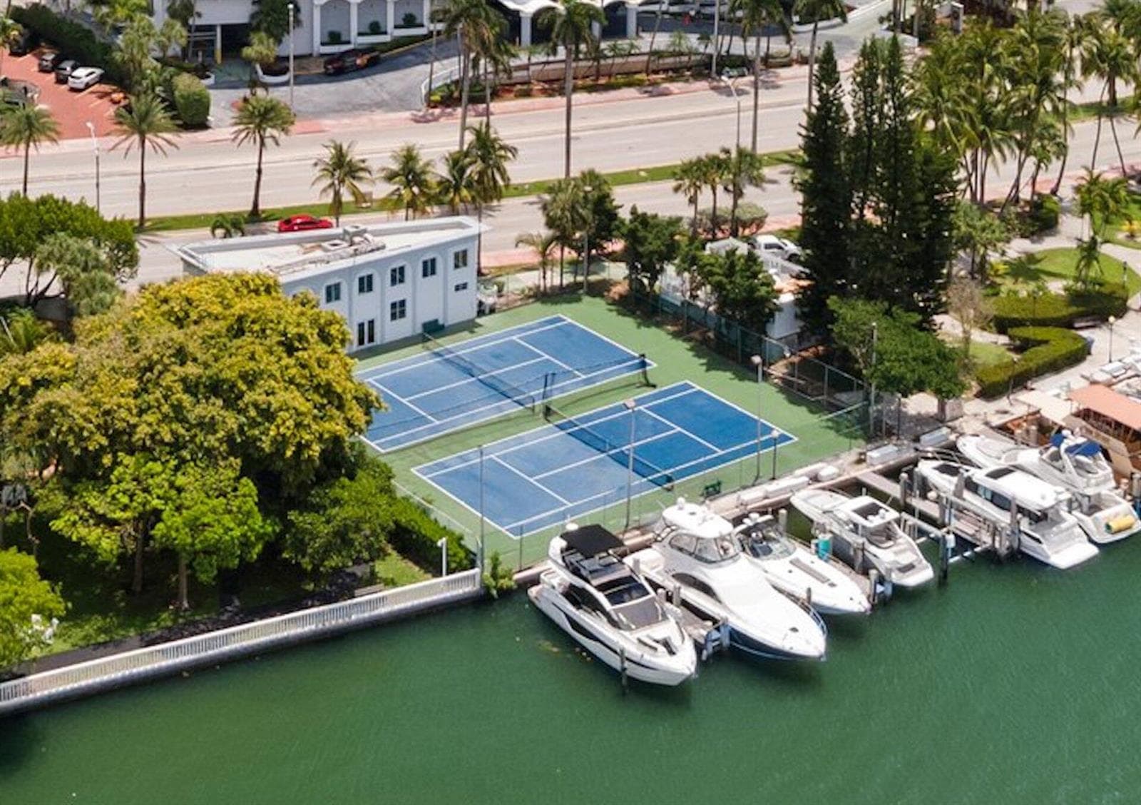 B26001206 — Miami Beach — 32