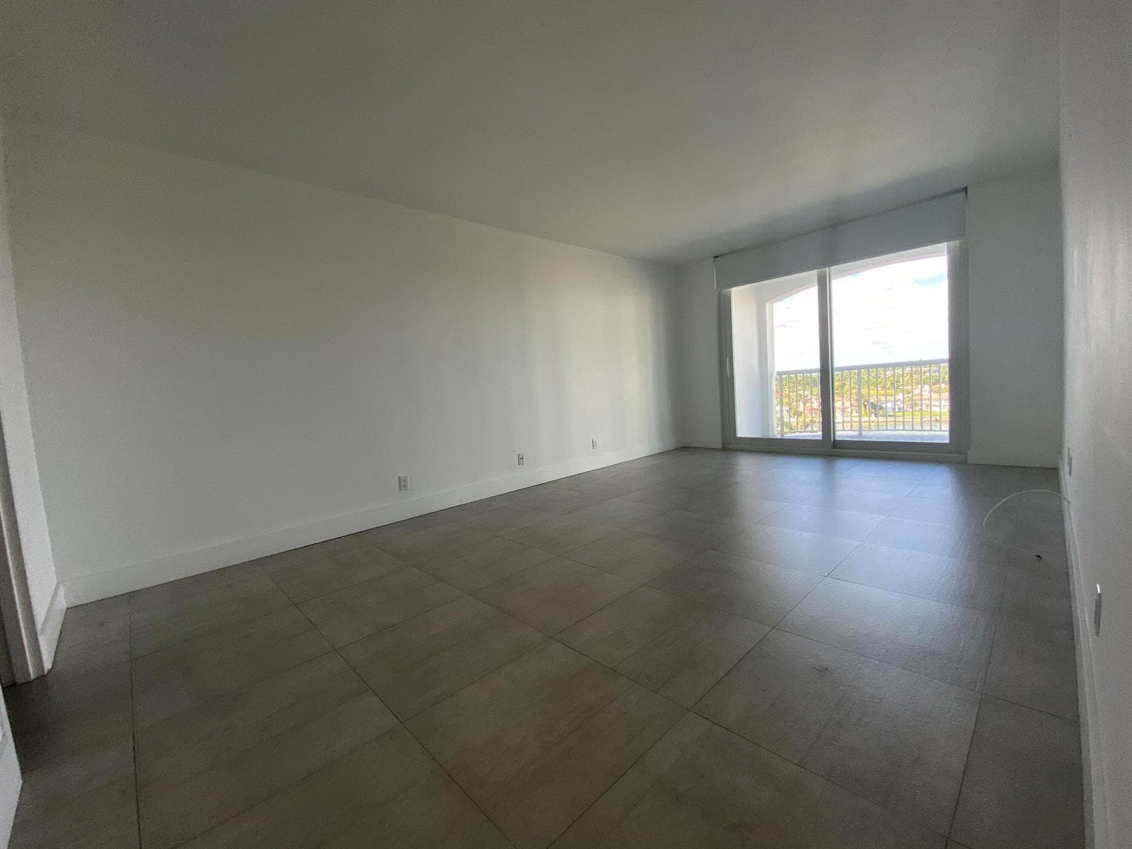 B26001206 — Miami Beach — 14
