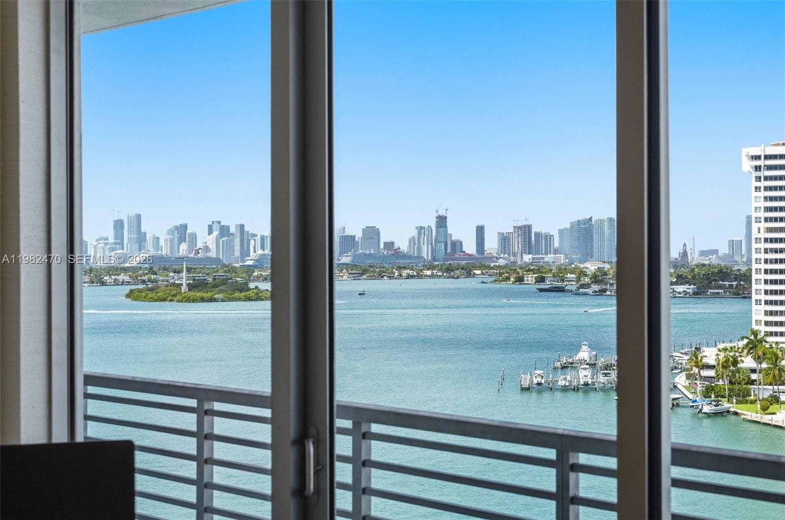A11982470 — Miami Beach — 17