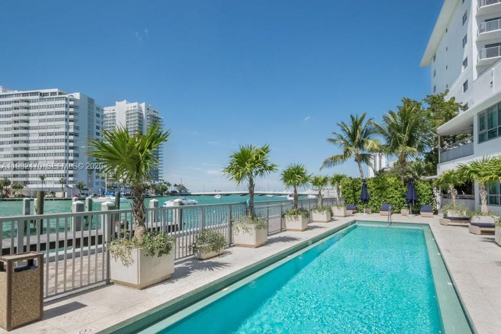 A11982470 — Miami Beach — 28
