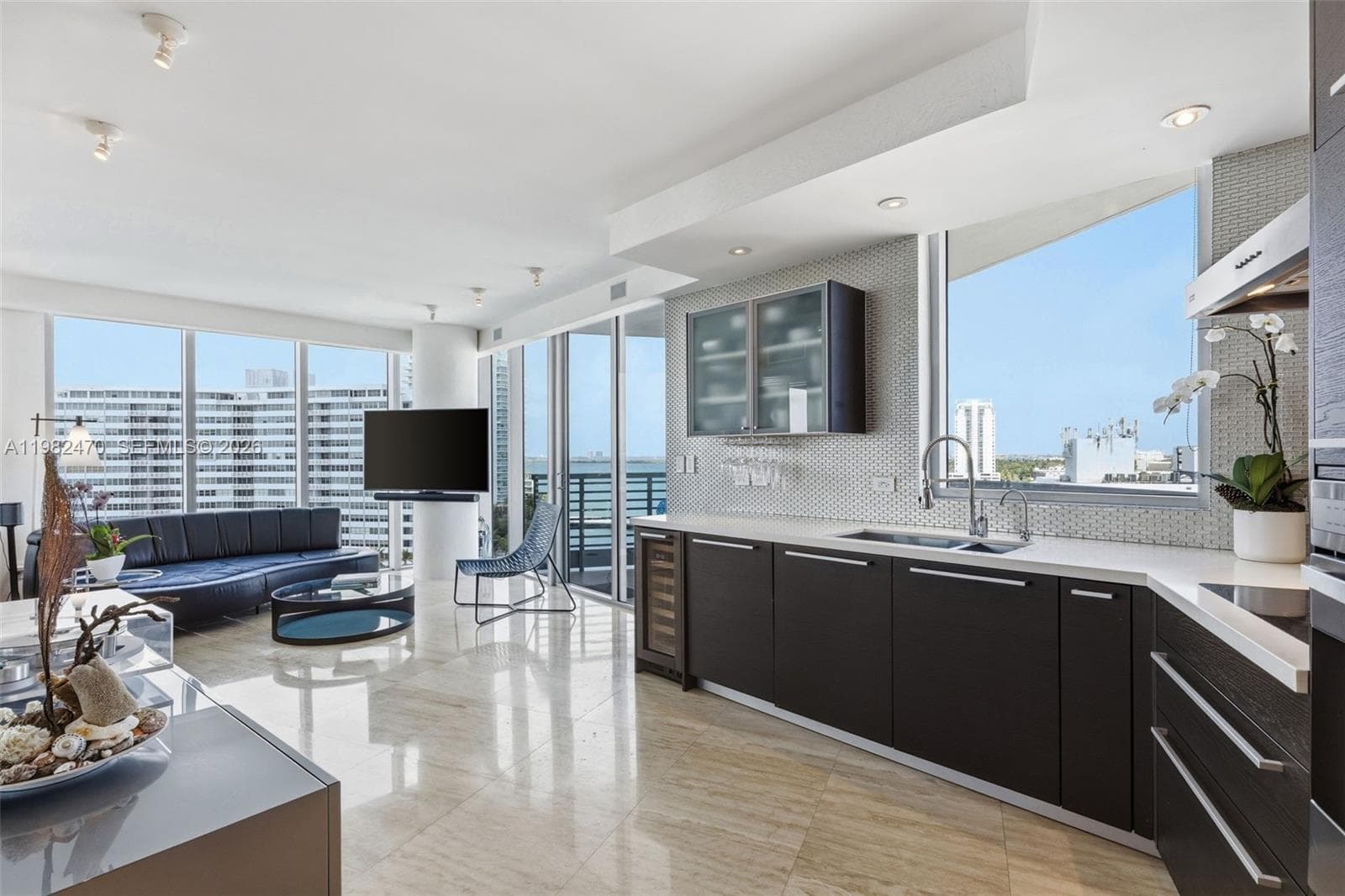 A11982470 — Miami Beach — 9