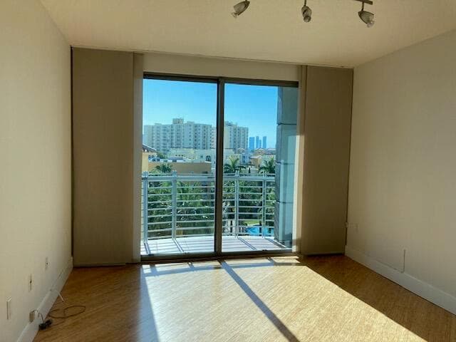 B26001595 — Miami Beach — 3