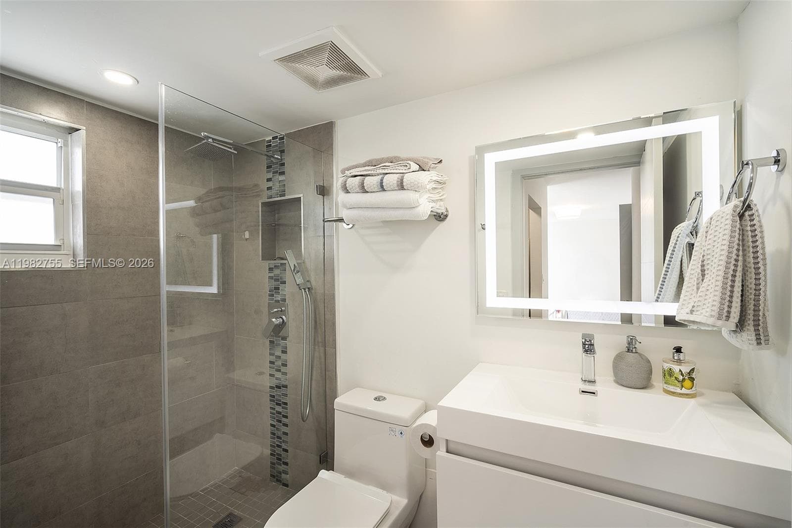 A11982755 — Miami Beach — 17
