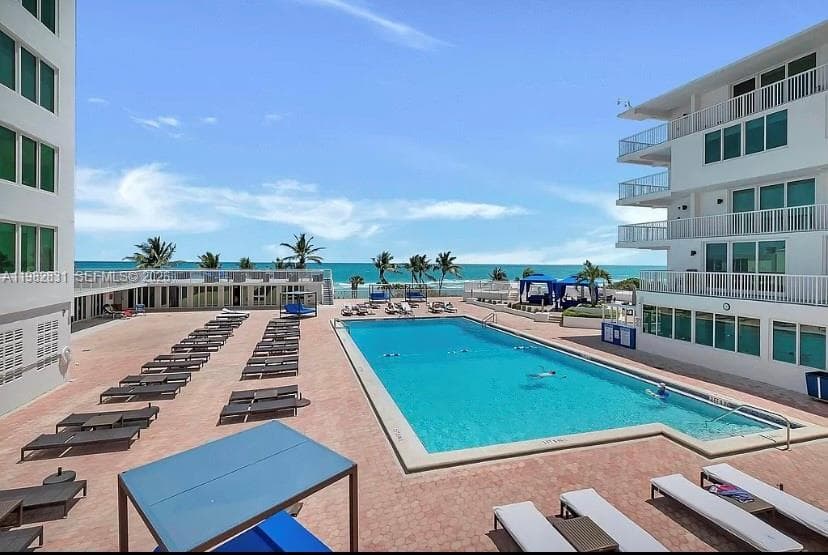 A11982831 — Miami Beach — 28