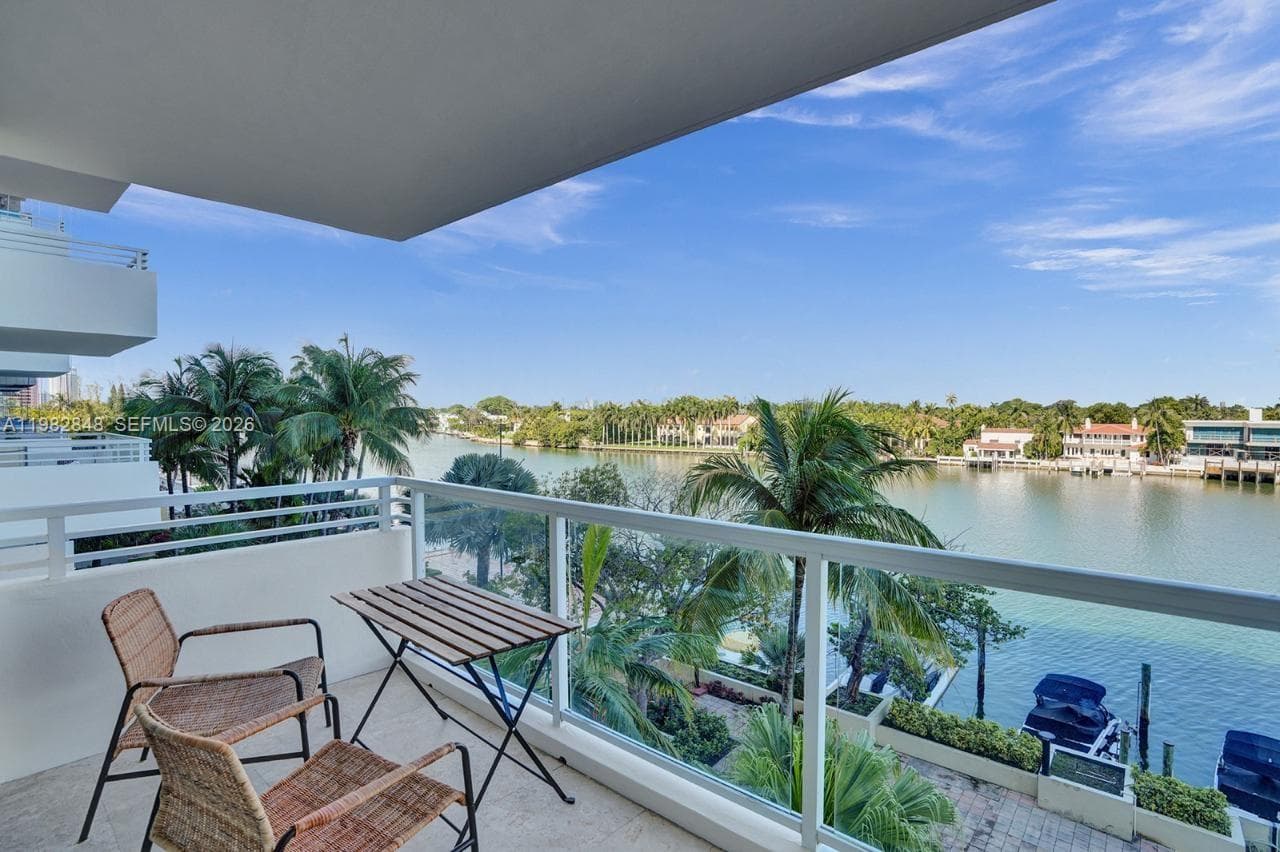 A11982848 — Miami Beach — 6