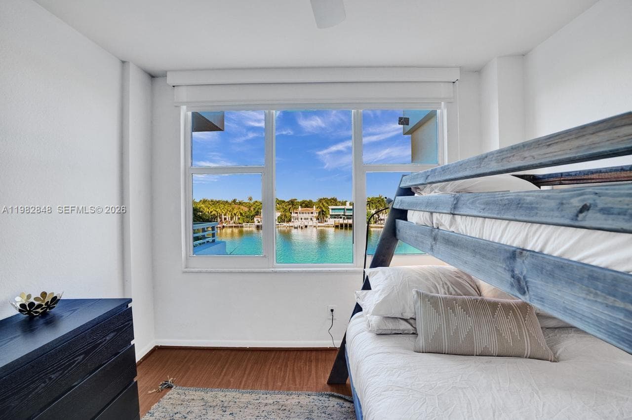 A11982848 — Miami Beach — 28