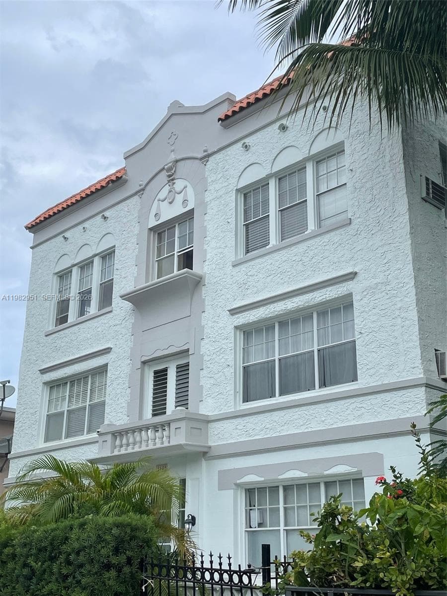A11982951 — Miami Beach — 10