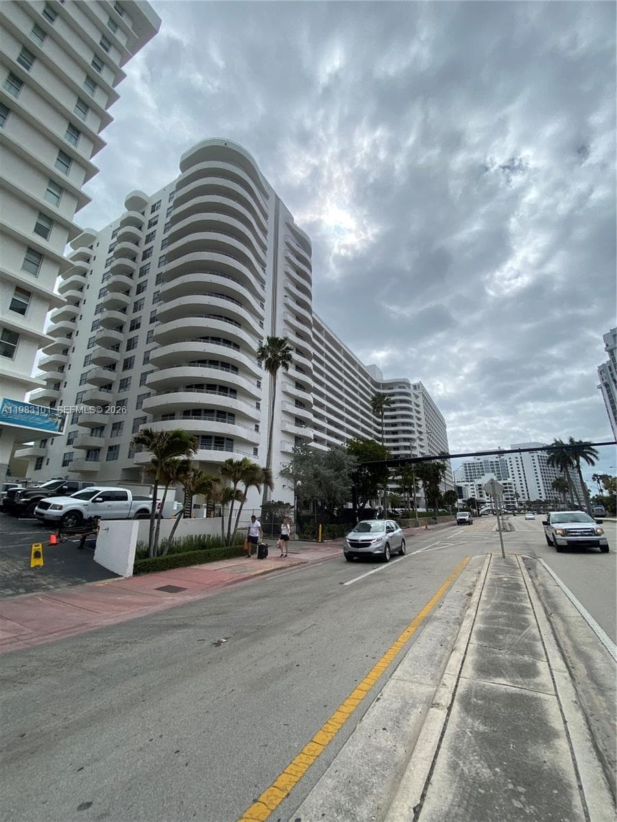 A11983101 — Miami Beach