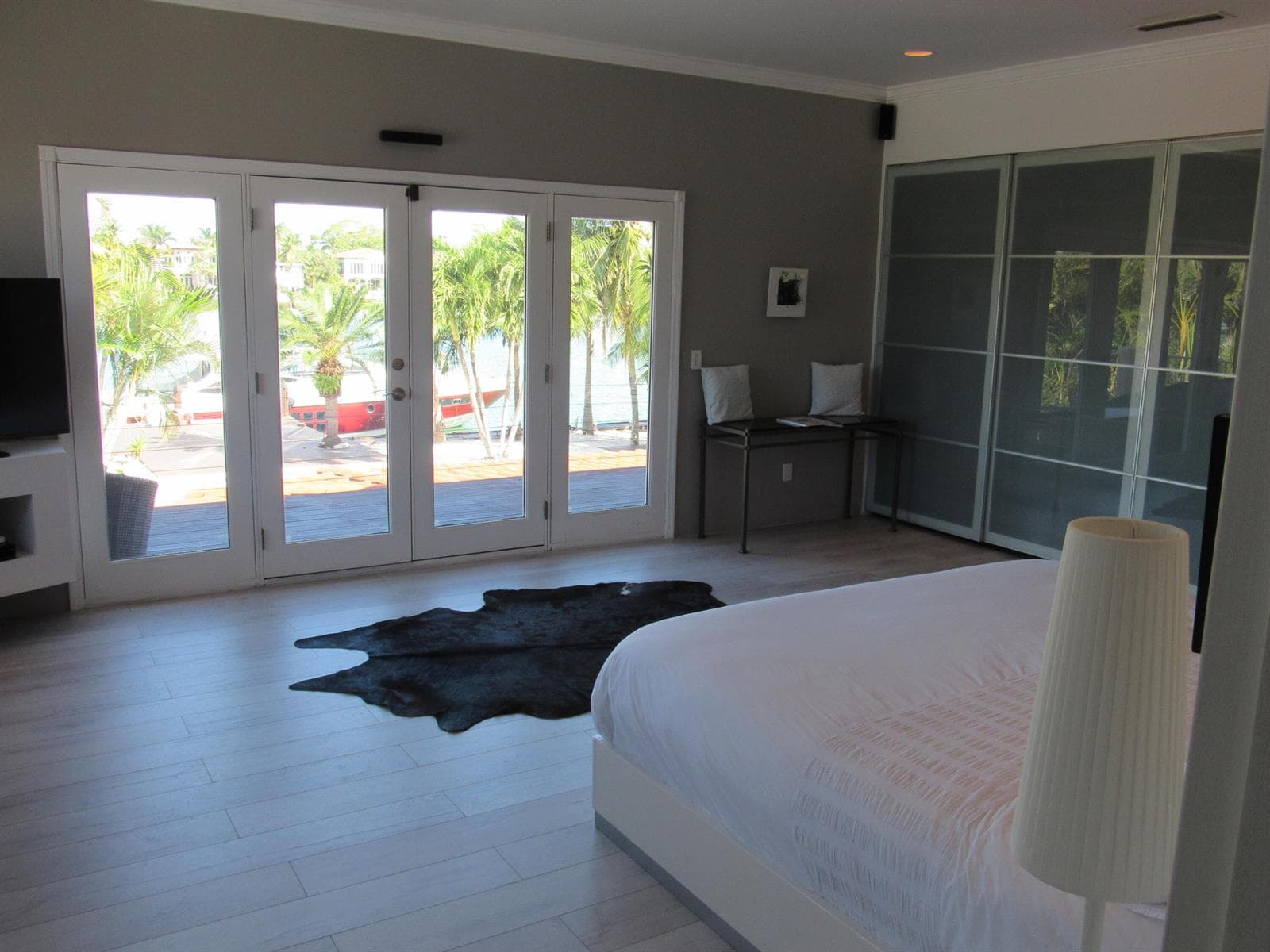 B26002058 — Miami Beach — 28