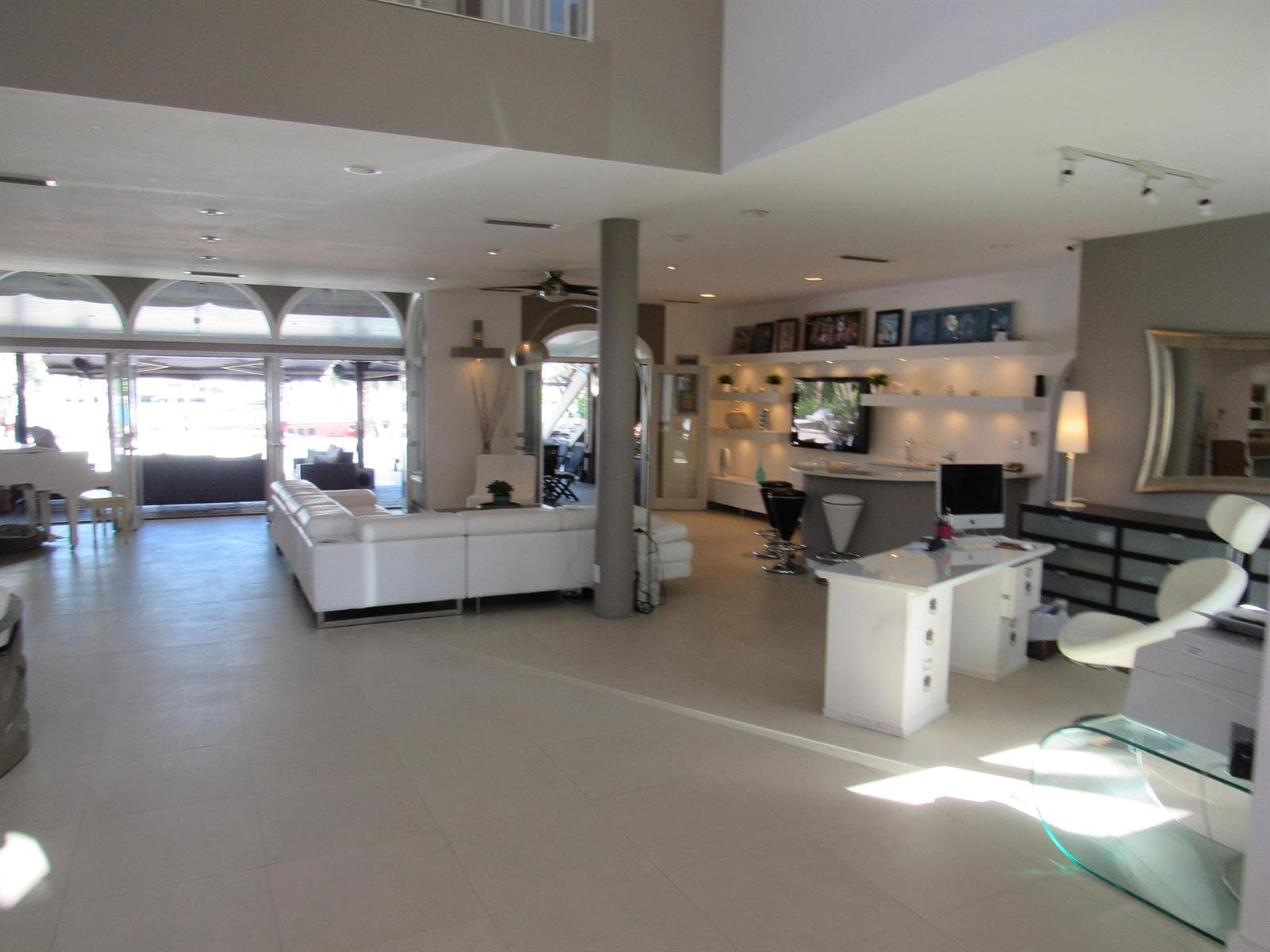 B26002058 — Miami Beach — 15