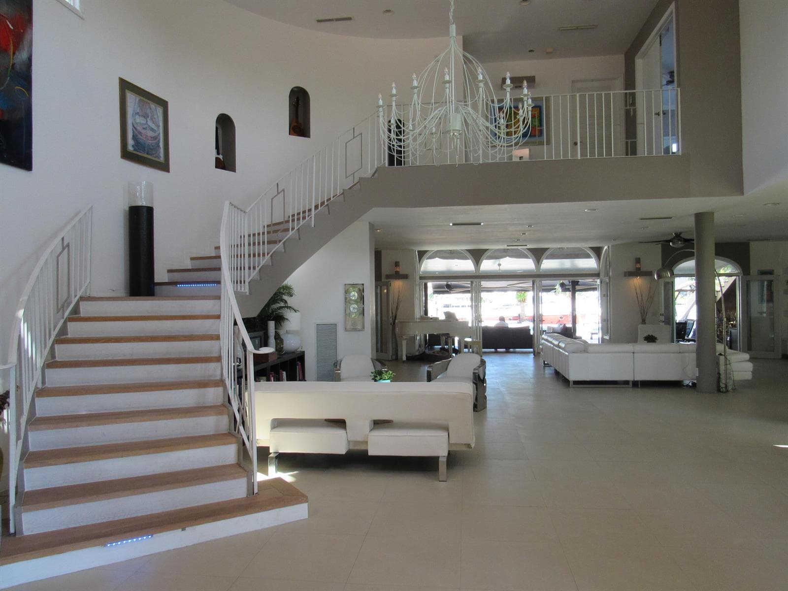 B26002058 — Miami Beach — 11