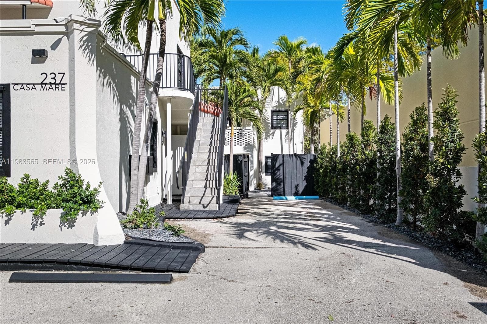 A11983565 — Miami Beach — 22