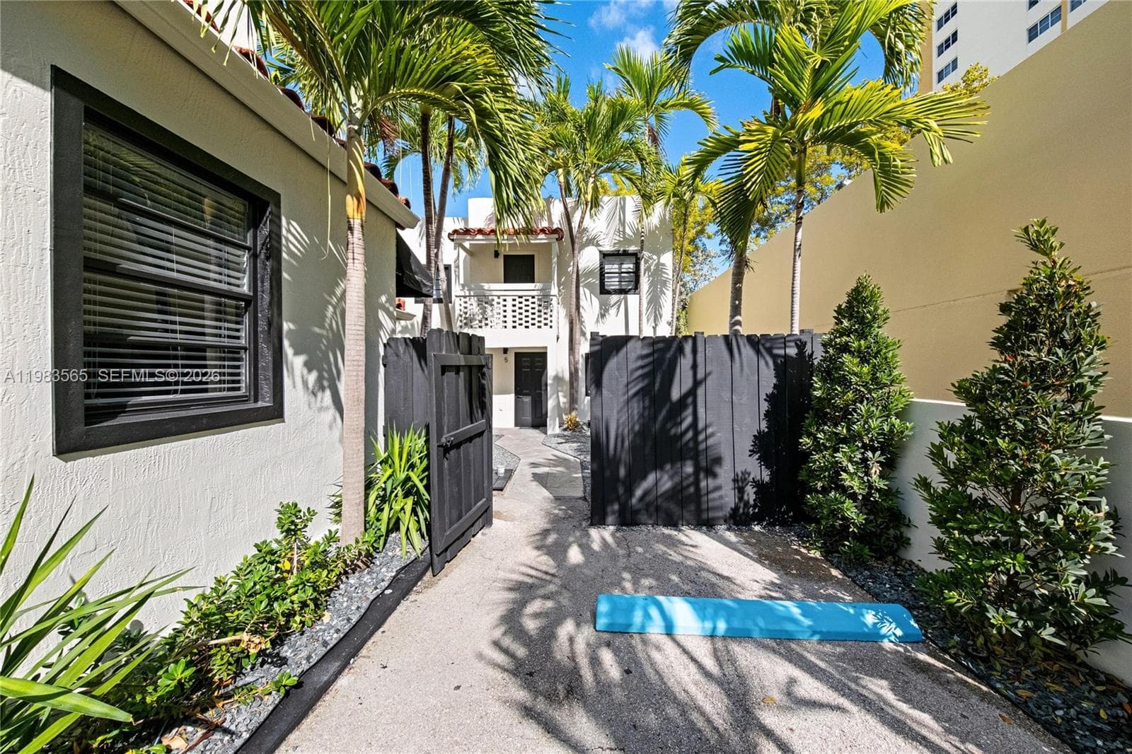 A11983565 — Miami Beach — 18