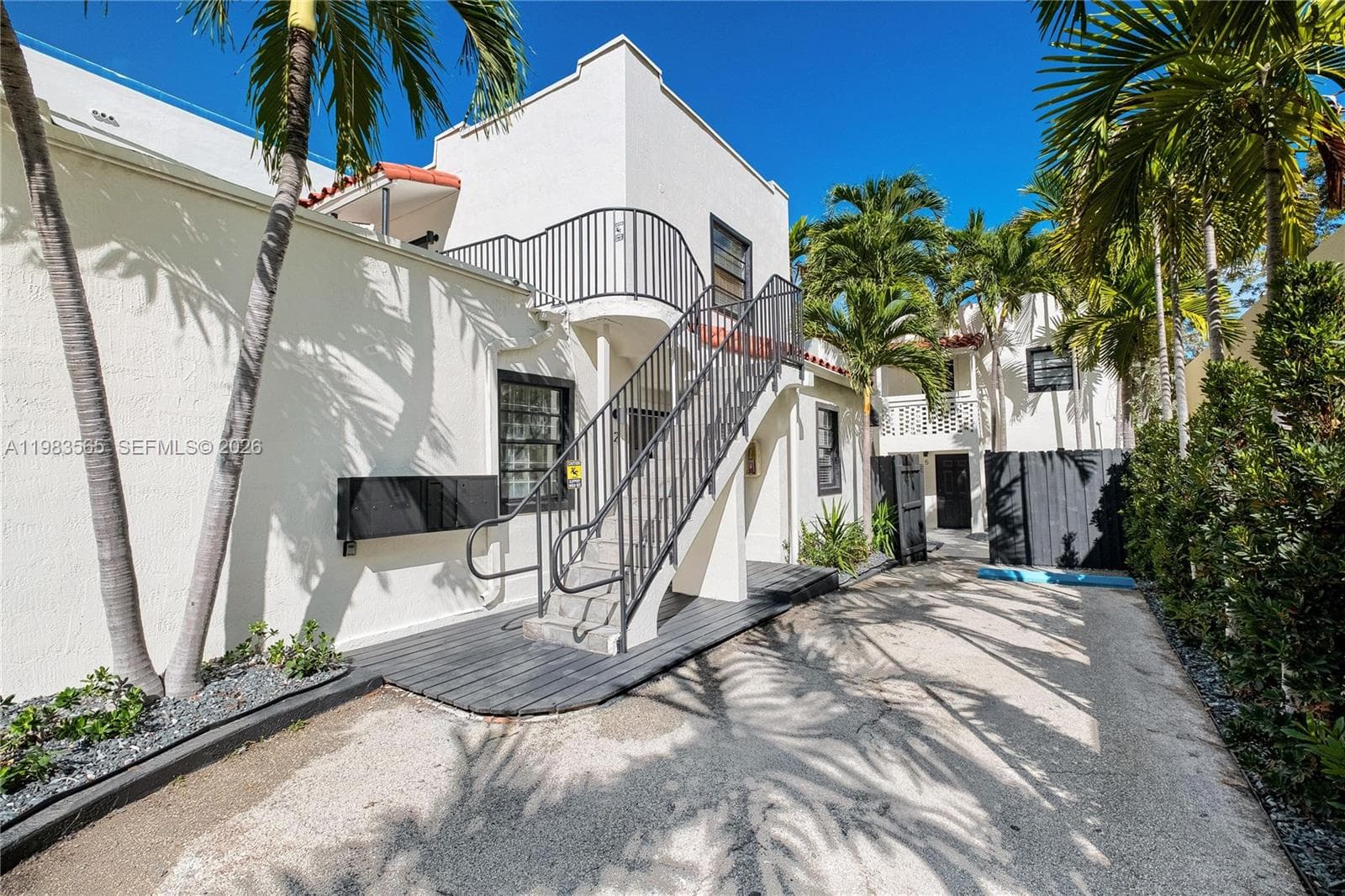 A11983565 — Miami Beach — 19