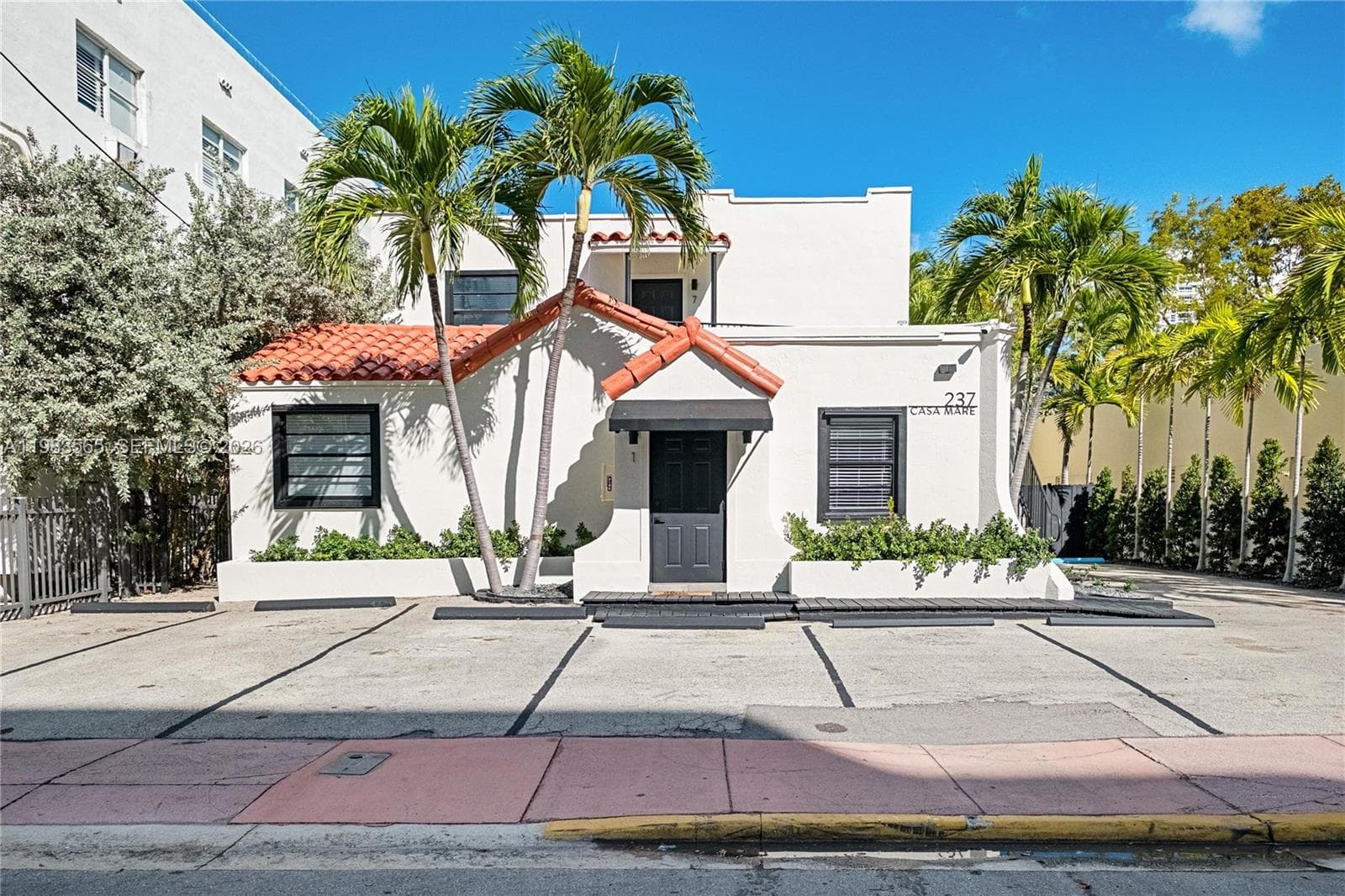 A11983565 — Miami Beach — 25