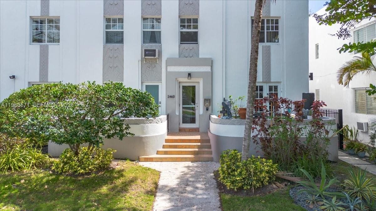 A11983571 — Miami Beach — 2
