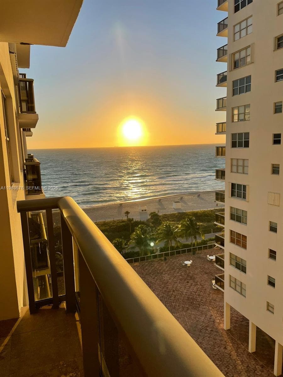 A11983576 — Miami Beach — 2
