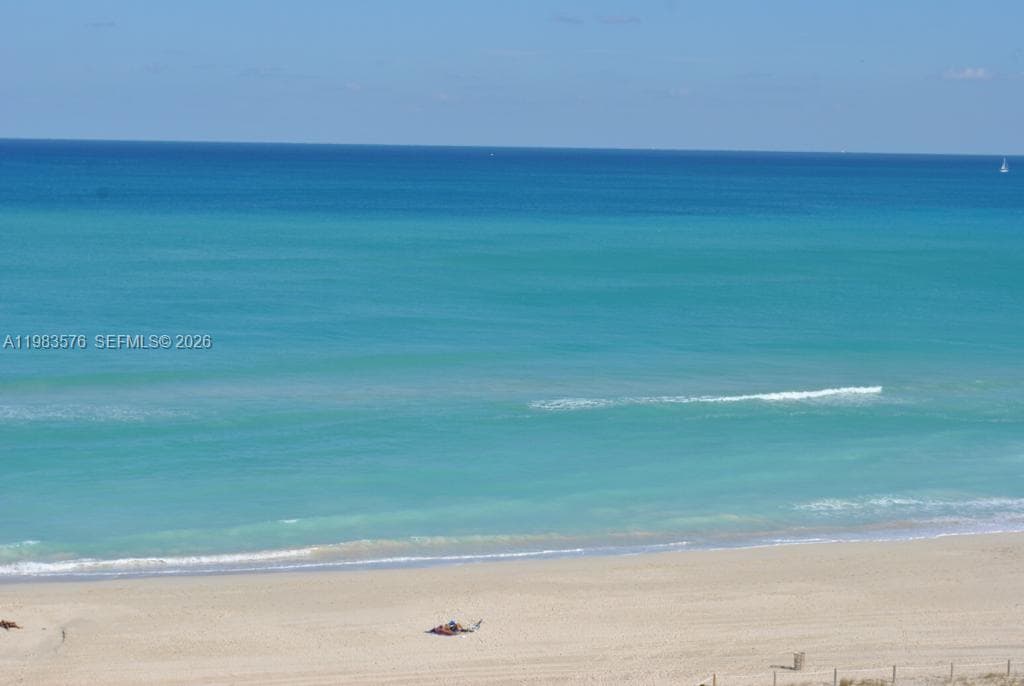 A11983576 — Miami Beach