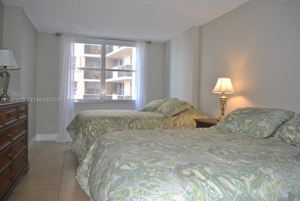 A11983576 — Miami Beach — 18