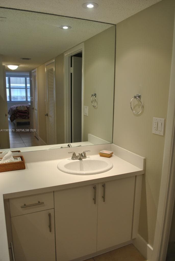 A11983576 — Miami Beach — 15